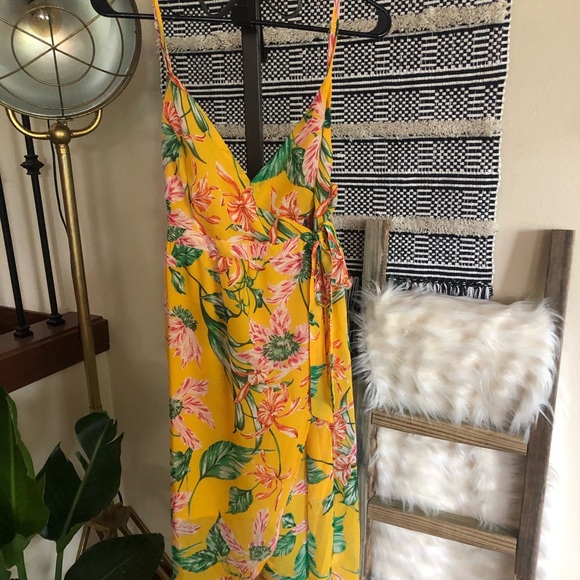 Pinkblush Dresses & Skirts - Yellow Tropical print high low dress size Medium
